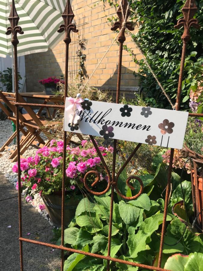 Nias Guesthouse Reinbek Eksteriør bilde
